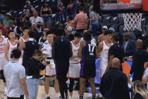 NBA夏季联赛中国男篮50-101不敌国王狂输51分，下半场仅得21分！